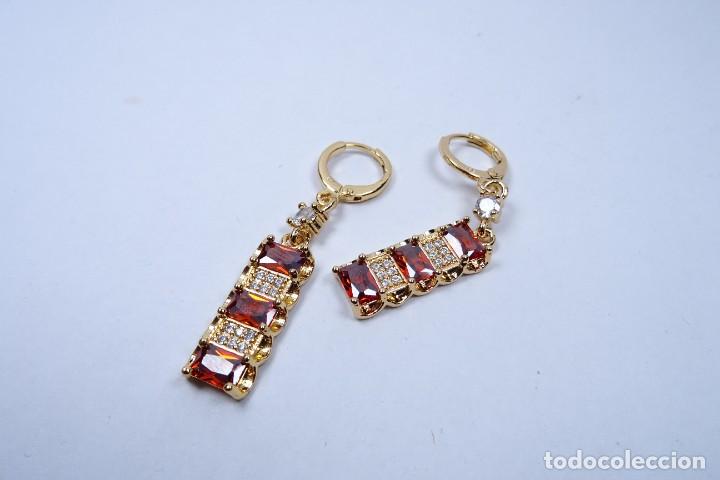 Joyeria: PENDIENTES LARGOS EN ORO DE 14K CON GRANATES - Foto 2