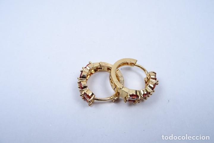 Joyeria: Pendientes en oro de 14k en forma de aro con granates engastados - Foto 4