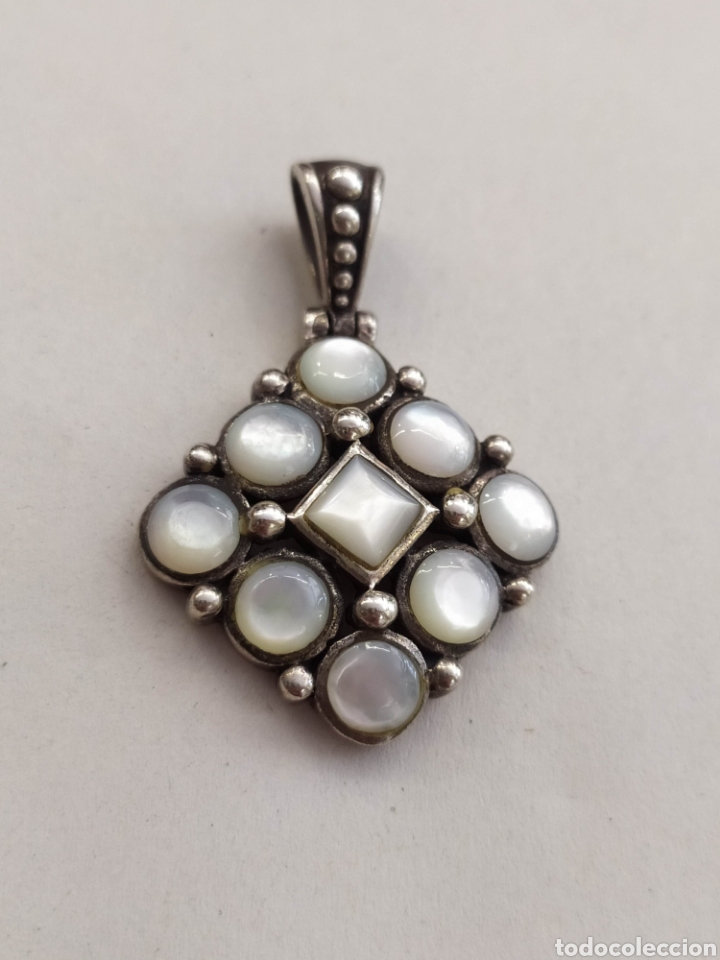 Joyeria: Colgante de plata y nacar. Forma geom&eacute;trica. - Foto 1