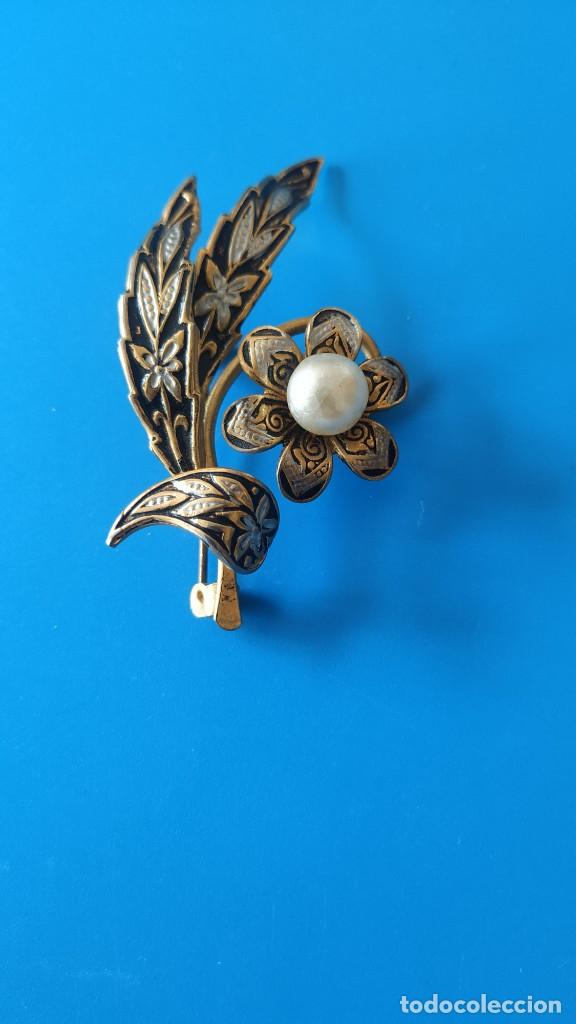 Joyeria: Broche antiguo flor damasquinado - Foto 3