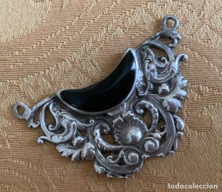 Joyeria: ANTIGUO COLGANTE DE PLATA REPUJADA Y AZABACHE - Foto 6