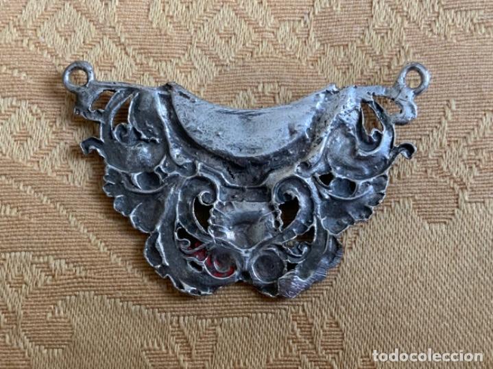 Joyeria: ANTIGUO COLGANTE DE PLATA REPUJADA Y AZABACHE - Foto 7