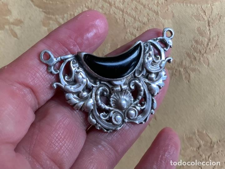 Joyeria: ANTIGUO COLGANTE DE PLATA REPUJADA Y AZABACHE - Foto 8