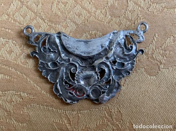Joyeria: ANTIGUO COLGANTE DE PLATA REPUJADA Y AZABACHE - Foto 11