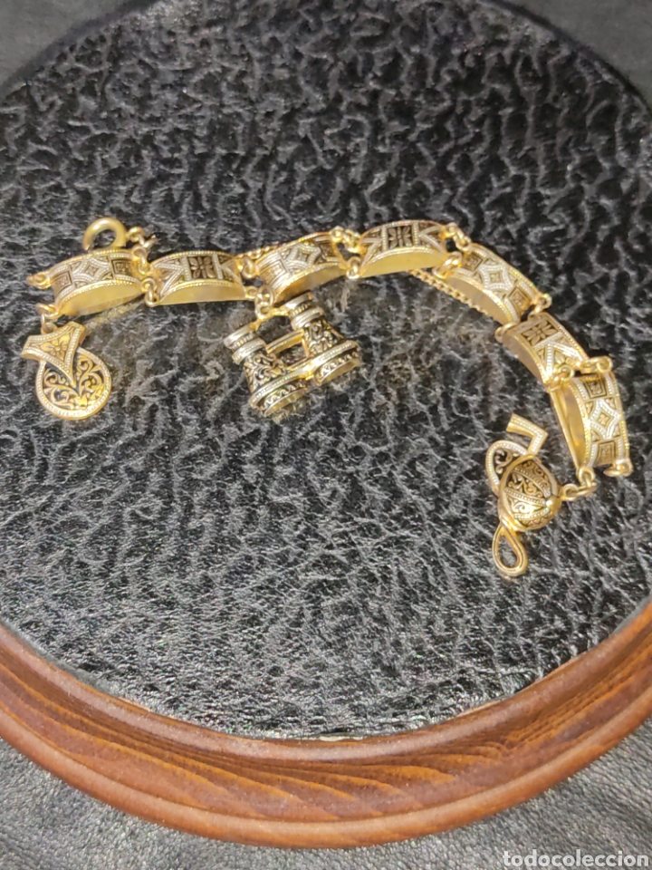 Joyeria: Pulsera damasquinada con colgantes, Toledo. - Foto 1