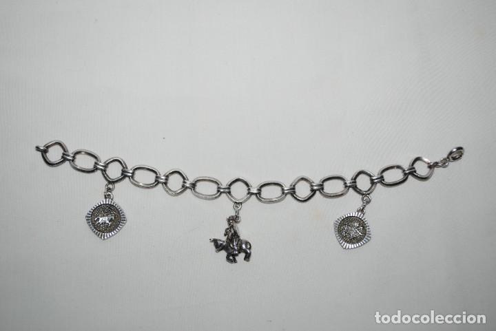 Joyeria: PULSERA ANTIGUA DE PLATA , CON COLGANTES . - Foto 1