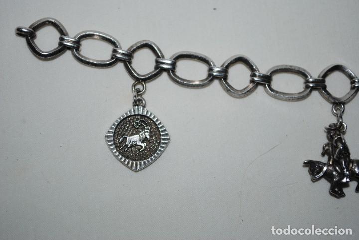 Joyeria: PULSERA ANTIGUA DE PLATA , CON COLGANTES . - Foto 4