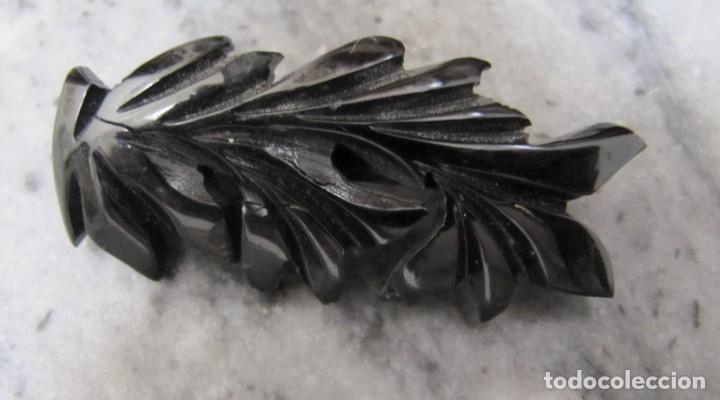 Joyeria: antiguo broche de madera ebonizada - Foto 1