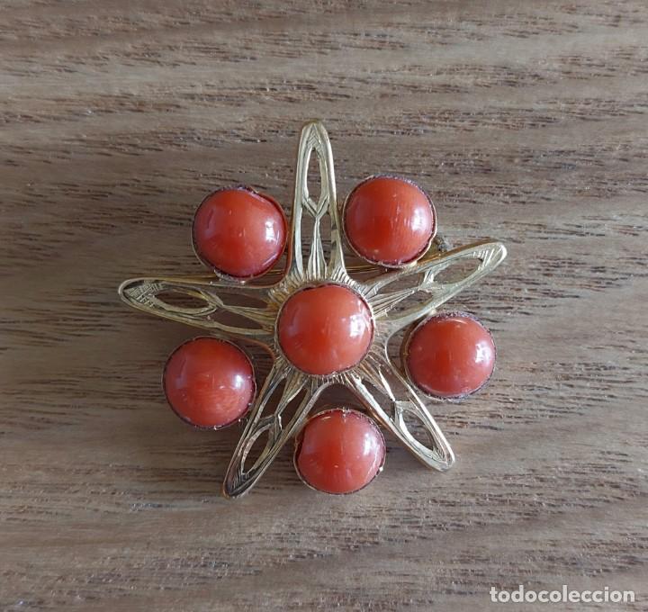 Joyeria: Elegante broche de oro y coral - Foto 1