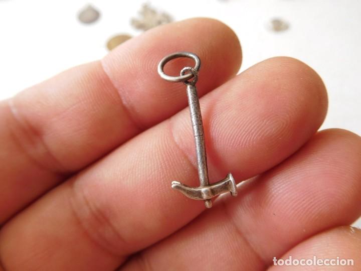 Joyeria: Colgante de plata vintage de martillo de carpintero - Foto 1
