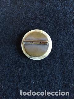 Joyeria: ANTIGUO BROCHE ESMALTE CIRCULAR - RAMO DE FLORES - Foto 2
