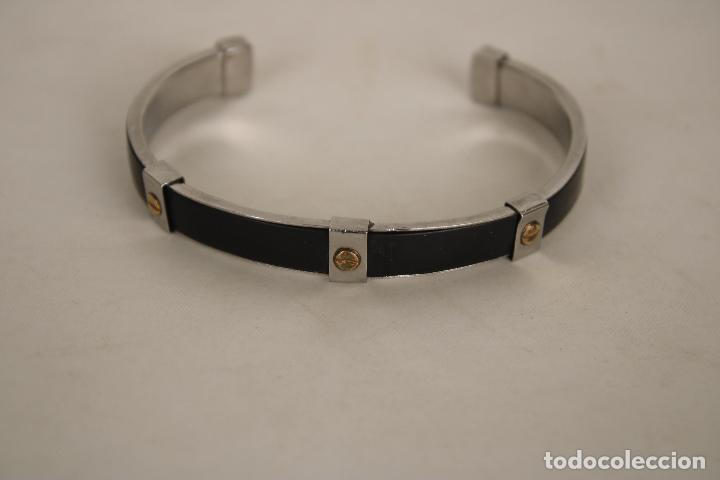 Joyeria: brazalete de acero y piel con botones de oro - Foto 3