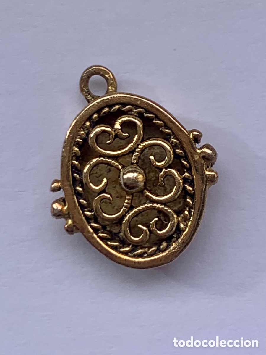 Joyeria: Broche de collar de plata ba&ntilde;ada en oro. - Foto 1
