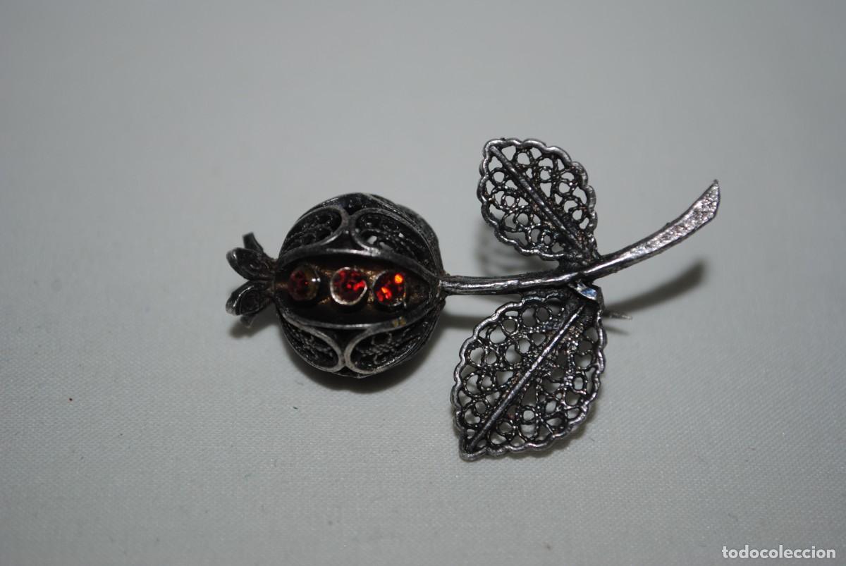 Joyeria: BROCHE DE PLATA O, PLATEADO EN FORMA DE GRANADA . - Foto 1
