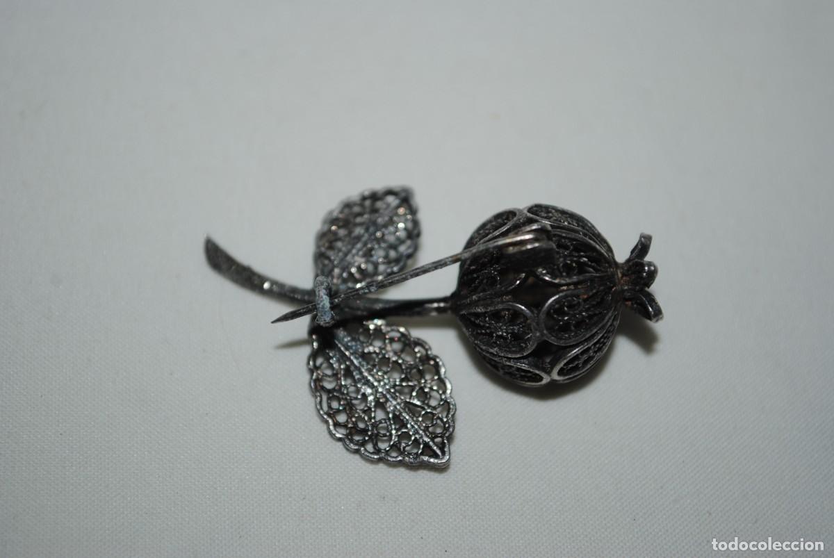 Joyeria: BROCHE DE PLATA O, PLATEADO EN FORMA DE GRANADA . - Foto 3