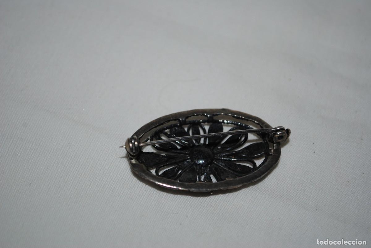 Joyeria: ANTIGUO BROCHE DE PLATA EN FORMA OVALADA - Foto 3