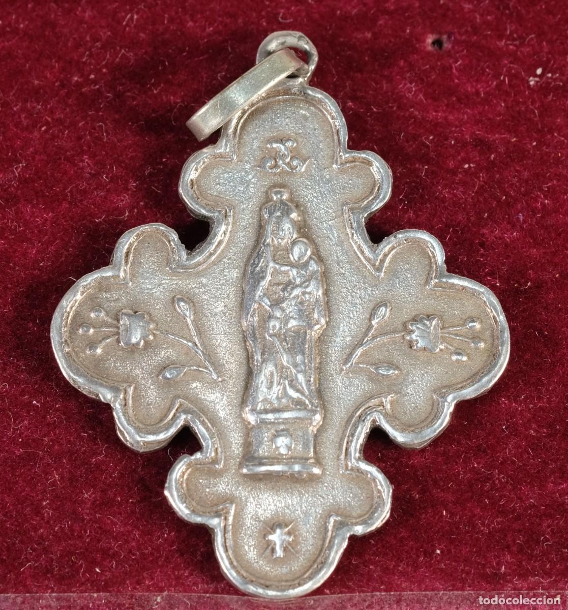 Joyeria: Colgante en plata con la Virgen de Montserrat - Foto 1