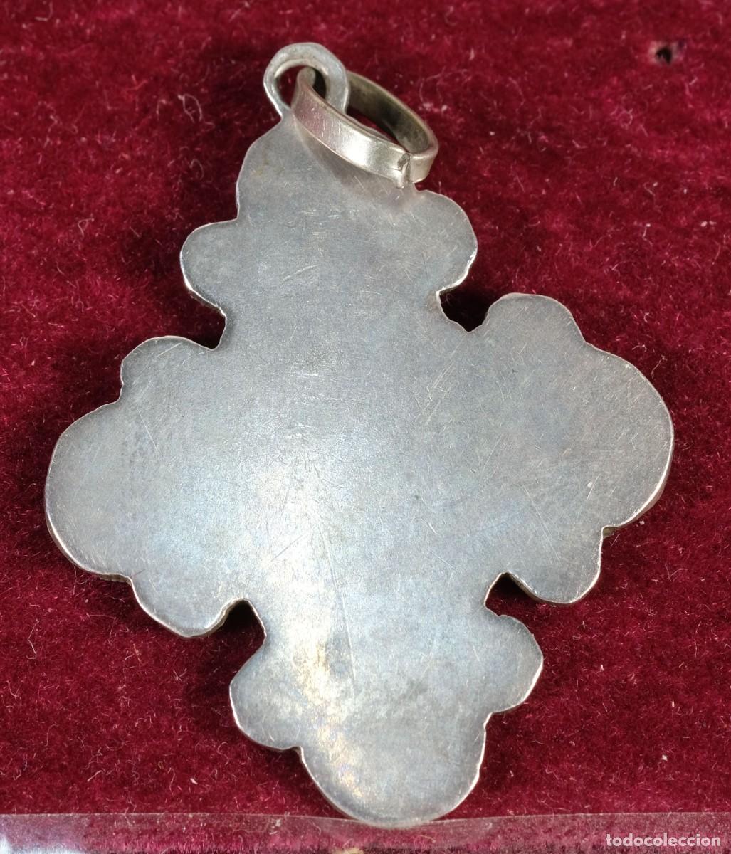 Joyeria: Colgante en plata con la Virgen de Montserrat - Foto 2