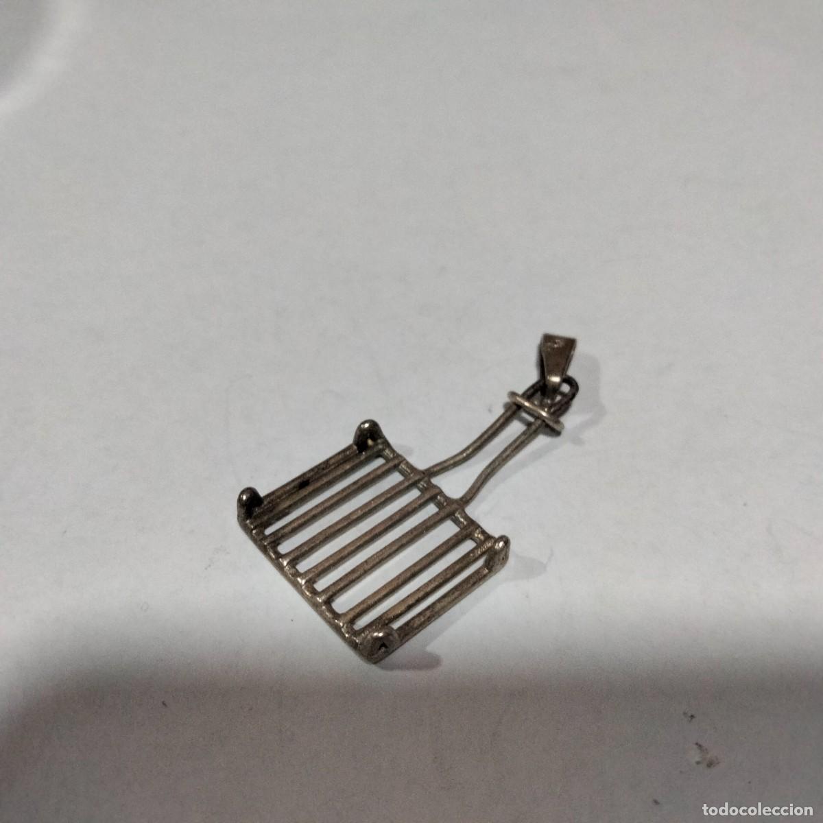 Joyeria: COLGANTE DE PLATA EN FORMA DE PARILLA - Foto 2