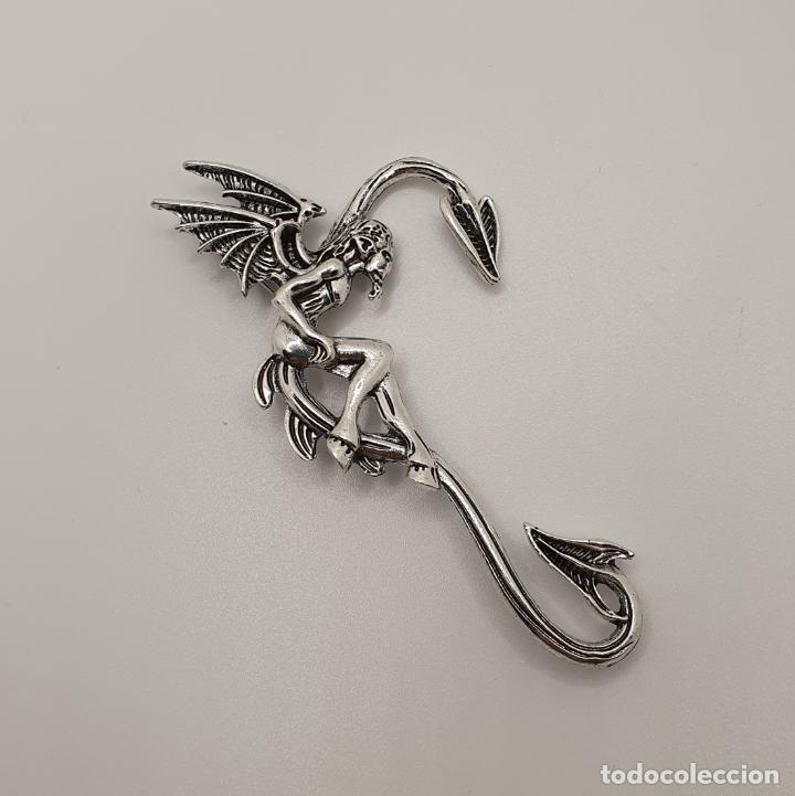 Joyeria: Broche de demonio tipo baphomet ba&ntilde;ado en plata de ley. - Foto 1