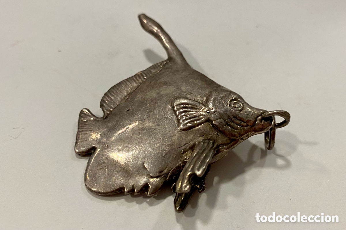 Joyeria: Colgante grande en forma de pez de plata. - Foto 2