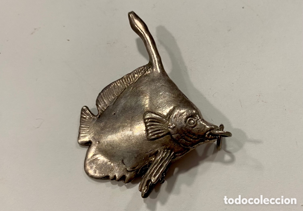 Joyeria: Colgante grande en forma de pez de plata. - Foto 1