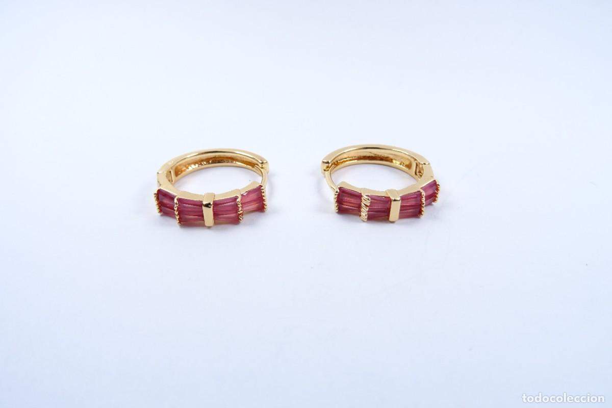 Joyeria: Pendientes en oro de 14k en forma de aro con rubis engastados en bisel - Foto 2