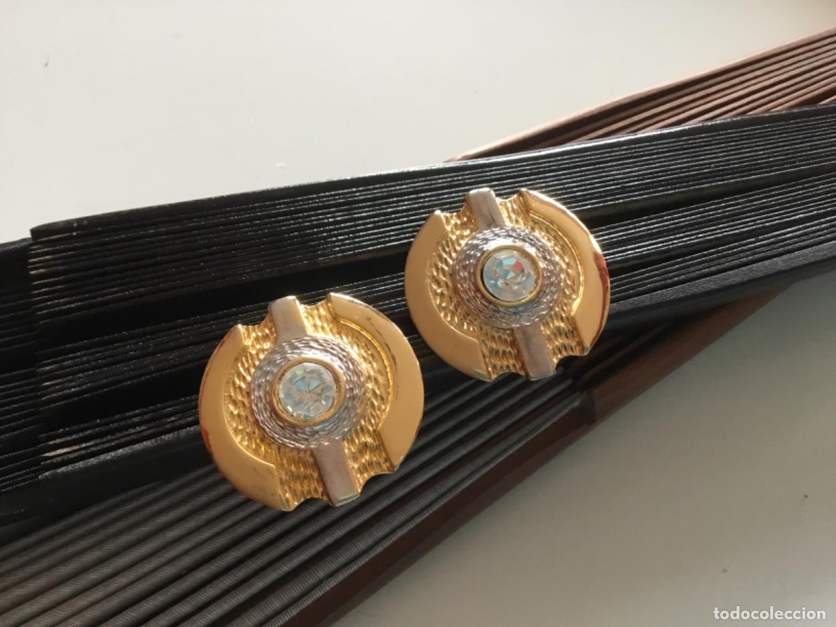 Joyeria: Pendientes de clip chapados en oro con circonio central. - Foto 1