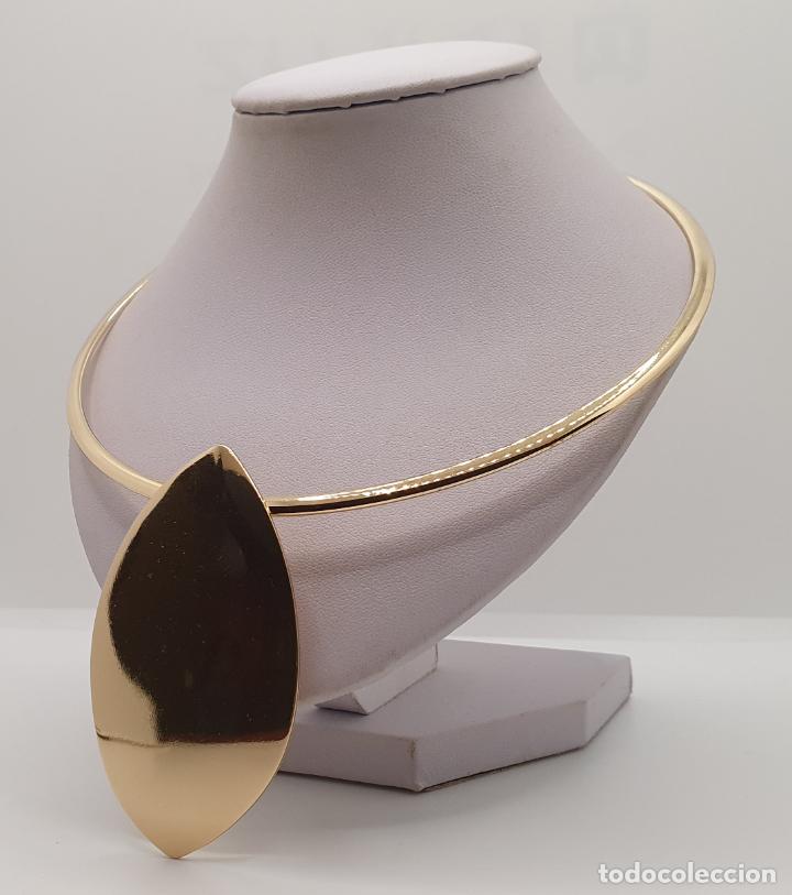 Joyeria: Original gargantilla r&iacute;gida de dise&ntilde;o sofisticado ba&ntilde;ada en oro. - Foto 2
