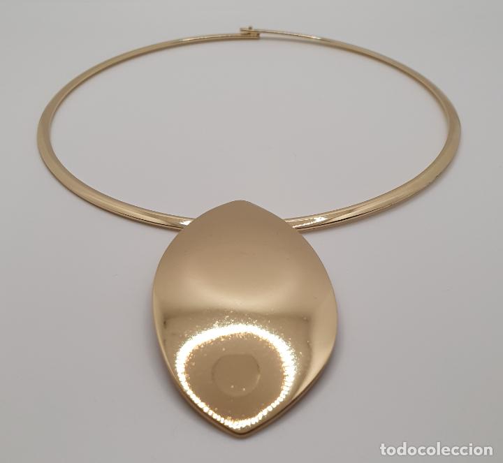 Joyeria: Original gargantilla r&iacute;gida de dise&ntilde;o sofisticado ba&ntilde;ada en oro. - Foto 3