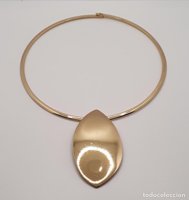 Joyeria: Original gargantilla r&iacute;gida de dise&ntilde;o sofisticado ba&ntilde;ada en oro. - Foto 4