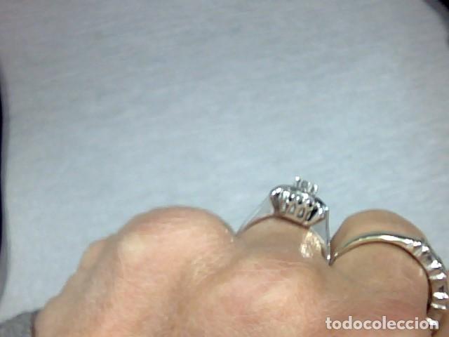 Joyeria: sortija oro blanco 18 kts y diamantes - Foto 4