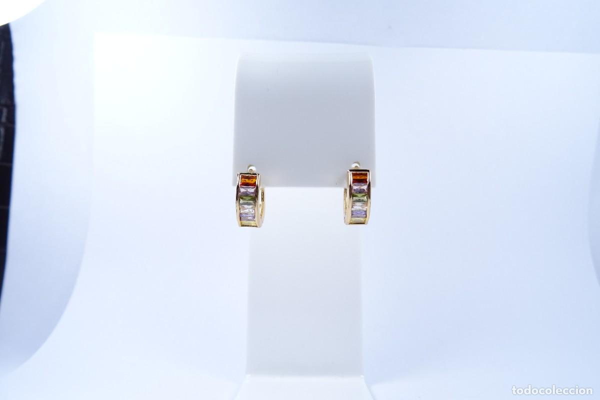 Joyeria: Pendientes en oro de 14k en forma de aro con piedras multicolor engastadas en bisel - Foto 3