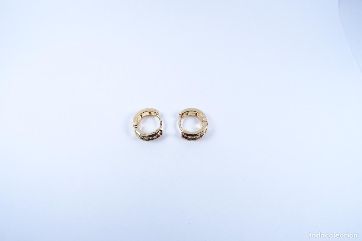 Joyeria: Pendientes en oro de 14k en forma de aro con piedras multicolor engastadas en bisel - Foto 4