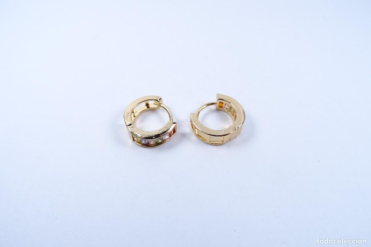 Joyeria: Pendientes en oro de 14k en forma de aro con piedras multicolor engastadas en bisel - Foto 5