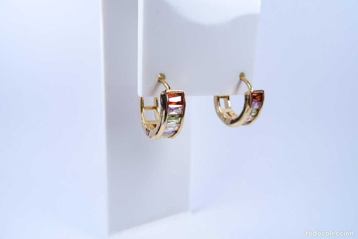 Joyeria: Pendientes en oro de 14k en forma de aro con piedras multicolor engastadas en bisel - Foto 6