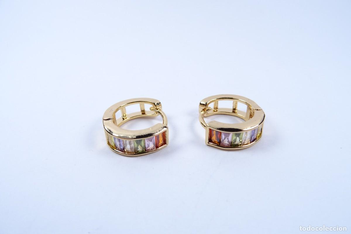 Joyeria: Pendientes en oro de 14k en forma de aro con piedras multicolor engastadas en bisel - Foto 8