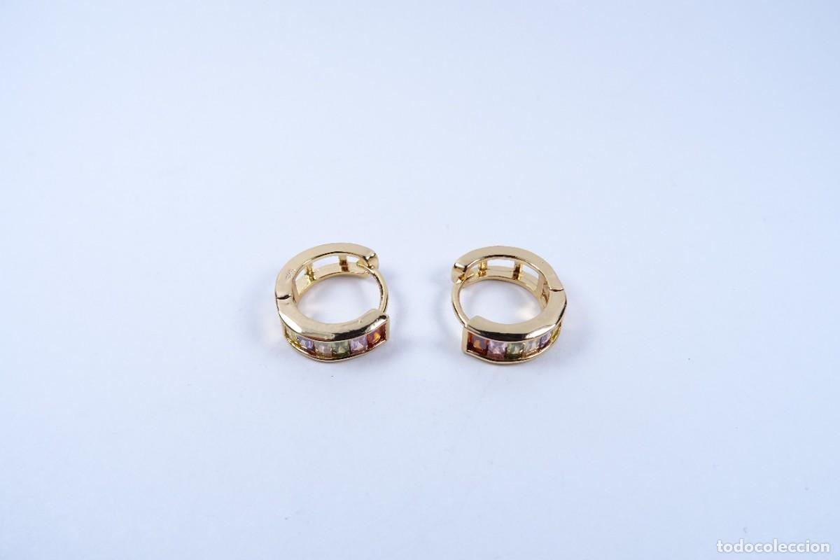 Joyeria: Pendientes en oro de 14k en forma de aro con piedras multicolor engastadas en bisel - Foto 9