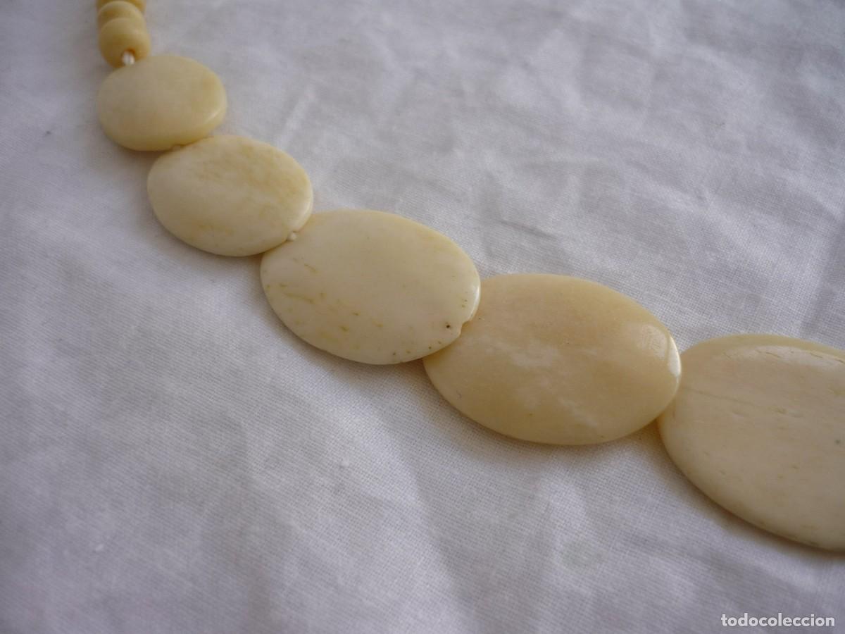 Joyeria: Collar largo de piezas talladas en hueso - Foto 6
