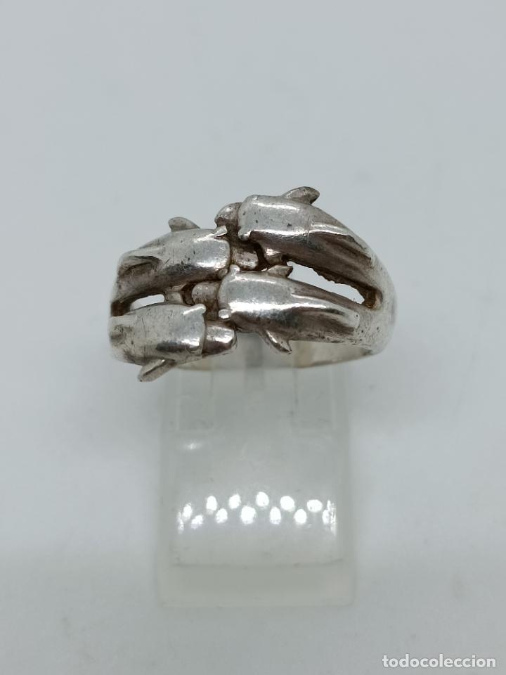 Joyeria: Original anillo antiguo en plata de ley contrastada con delfines. - Foto 4