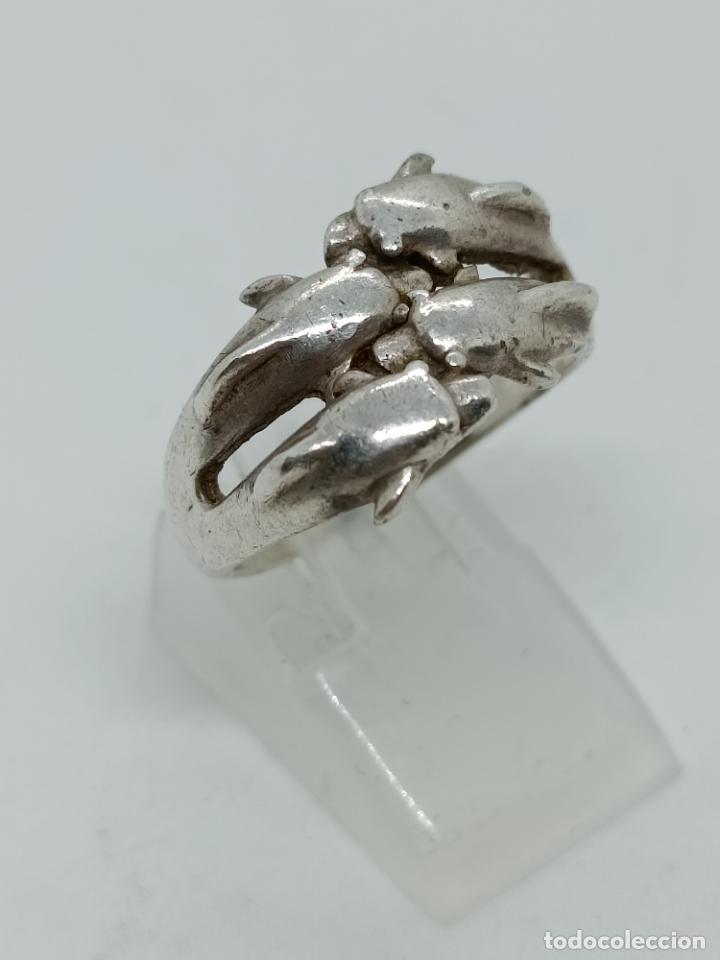 Joyeria: Original anillo antiguo en plata de ley contrastada con delfines. - Foto 5