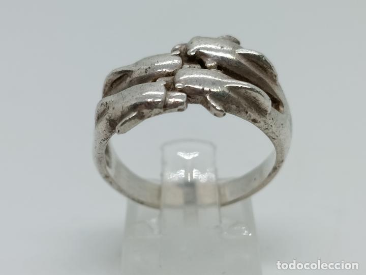 Joyeria: Original anillo antiguo en plata de ley contrastada con delfines. - Foto 6