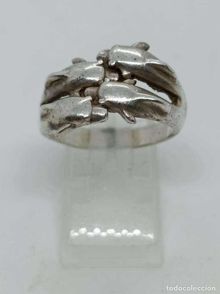 Joyeria: Original anillo antiguo en plata de ley contrastada con delfines. - Foto 8