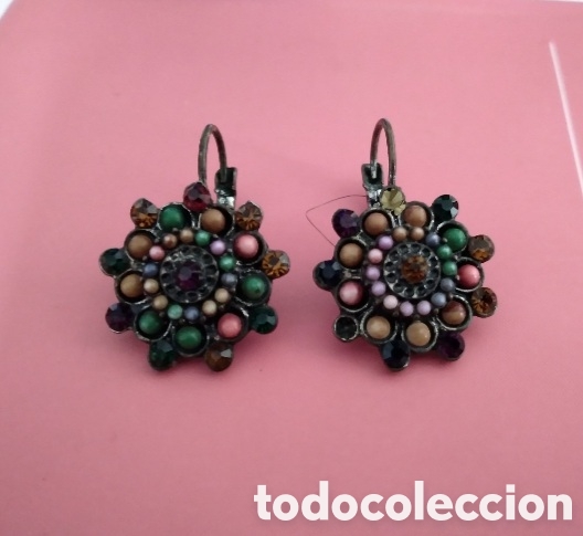 Joalharia: Bonitos pendientes antiguos de metal y piedrecitas de colores