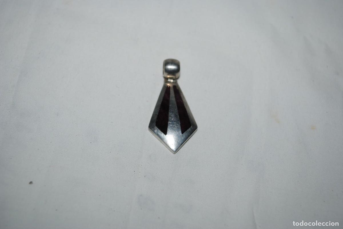 Joyeria: COLGANTE DE PLATA , Y MINERAL , EN FORMA DE FLECHA . - Foto 1