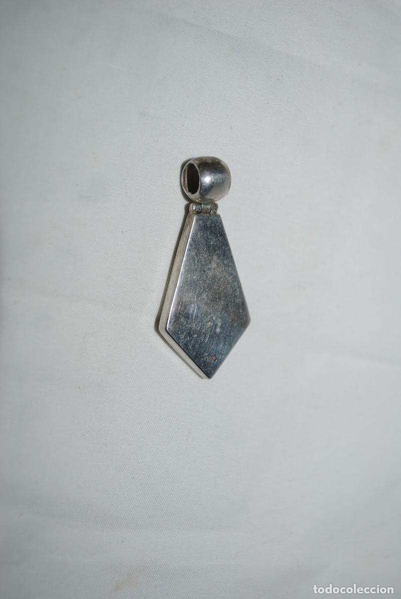 Joyeria: COLGANTE DE PLATA , Y MINERAL , EN FORMA DE FLECHA . - Foto 2