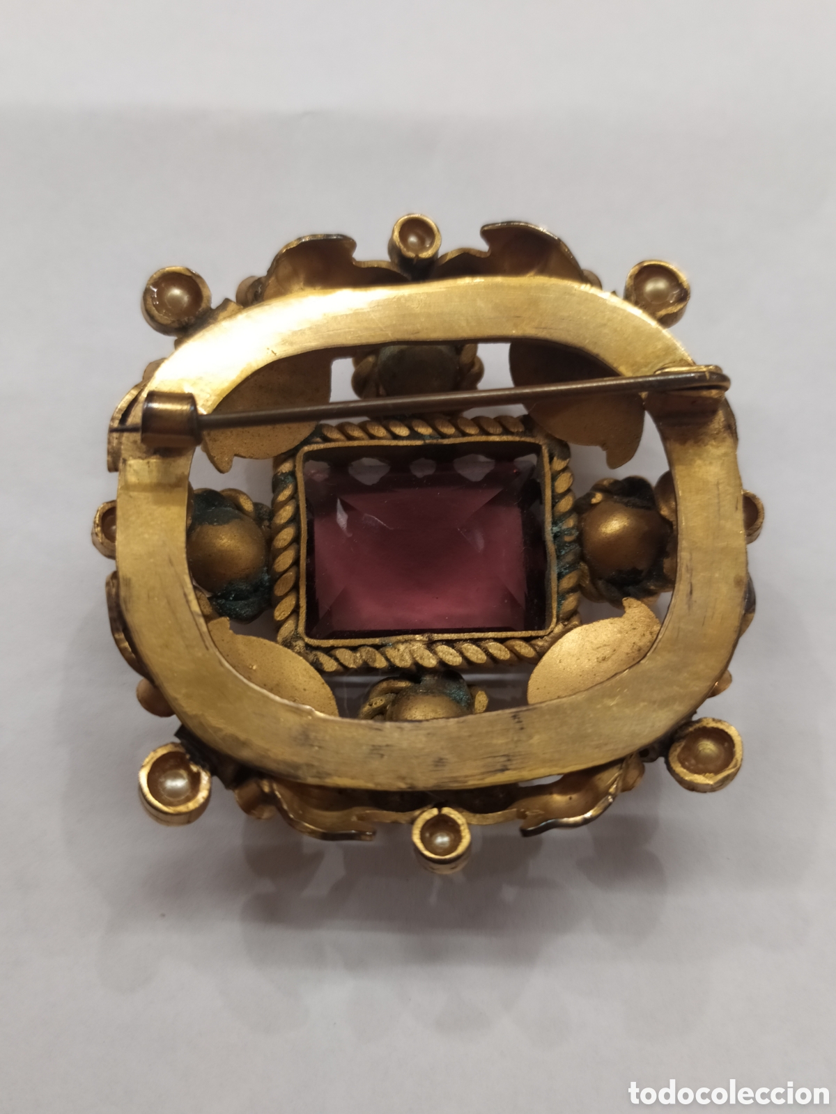 Joyeria: Antiguo broche de bronce. S&iacute;mil perlas y cristal rosado. - Foto 2