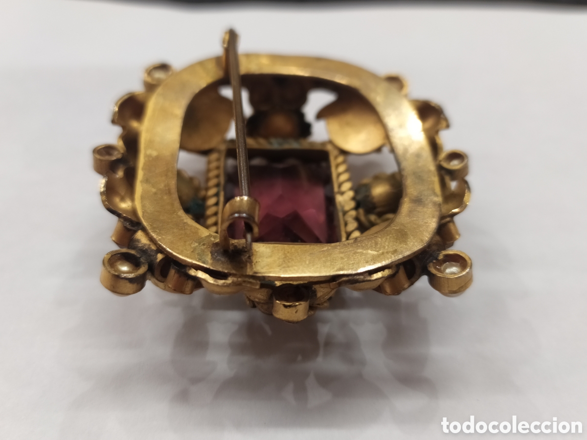 Joyeria: Antiguo broche de bronce. S&iacute;mil perlas y cristal rosado. - Foto 3