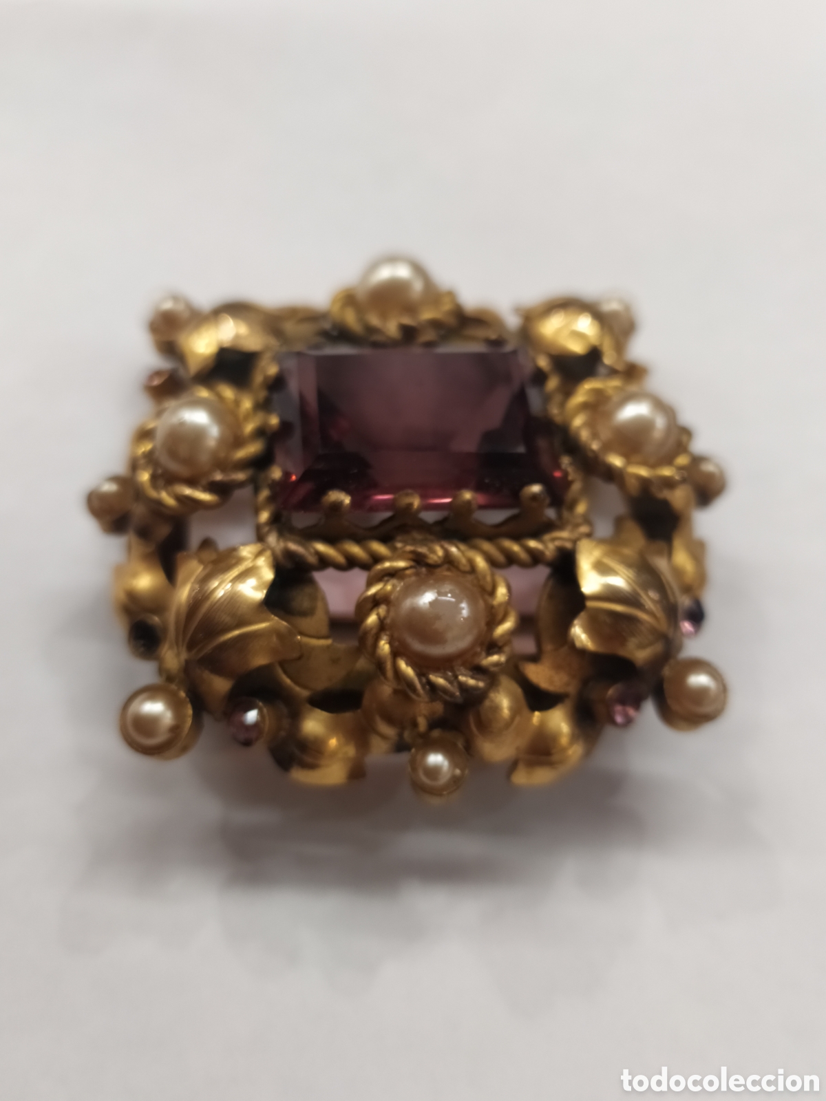 Joyeria: Antiguo broche de bronce. S&iacute;mil perlas y cristal rosado. - Foto 4