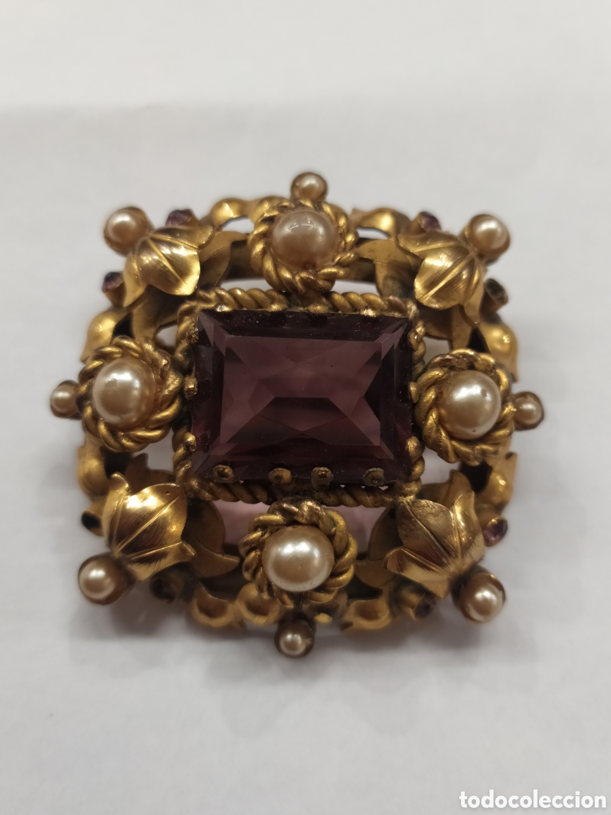 Joyeria: Antiguo broche de bronce. S&iacute;mil perlas y cristal rosado. - Foto 1